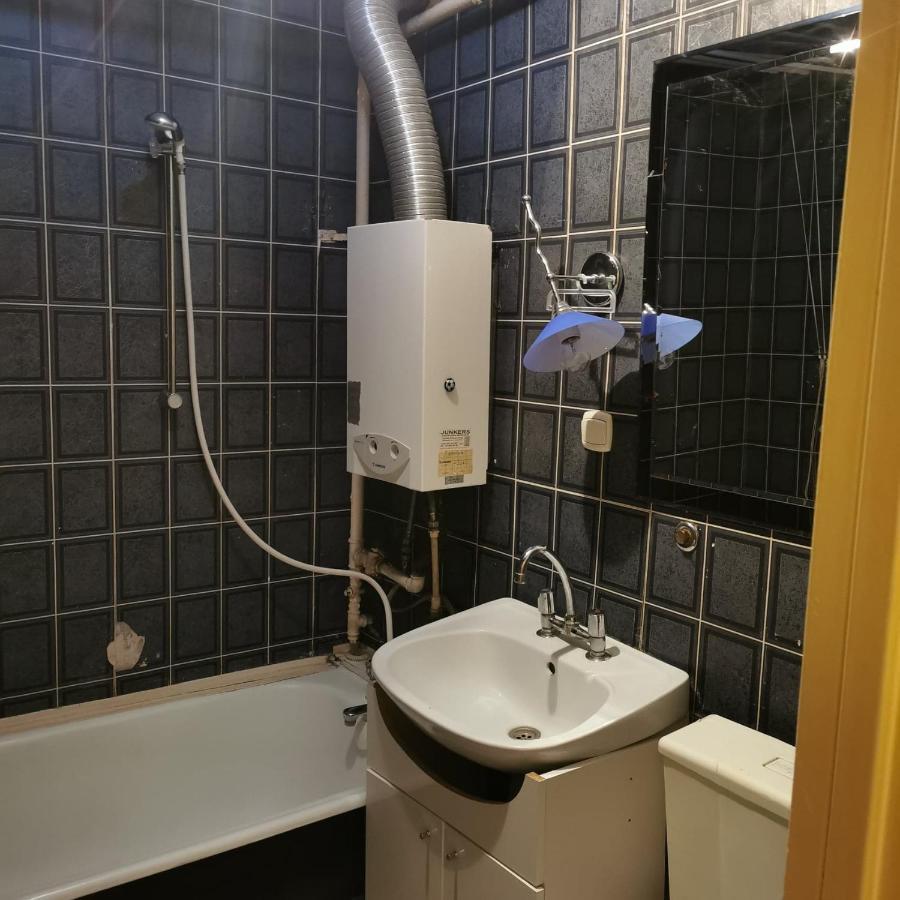 Kawalerka Z Balkonem 27 Apartment เชสโตฮอวา ภายนอก รูปภาพ