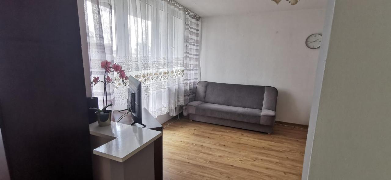Kawalerka Z Balkonem 27 Apartment เชสโตฮอวา ภายนอก รูปภาพ