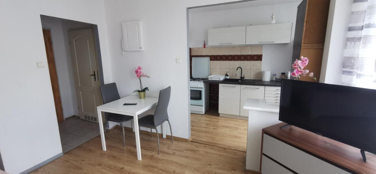 Kawalerka Z Balkonem 27 Apartment เชสโตฮอวา ภายนอก รูปภาพ