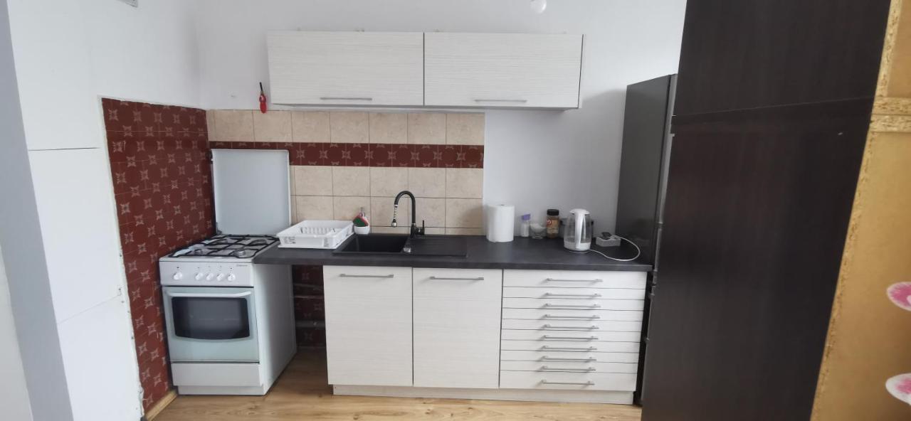 Kawalerka Z Balkonem 27 Apartment เชสโตฮอวา ภายนอก รูปภาพ