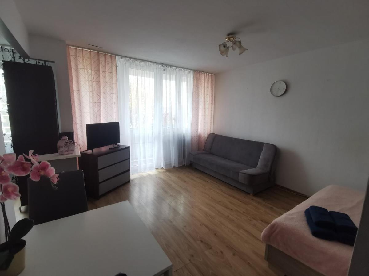 Kawalerka Z Balkonem 27 Apartment เชสโตฮอวา ภายนอก รูปภาพ