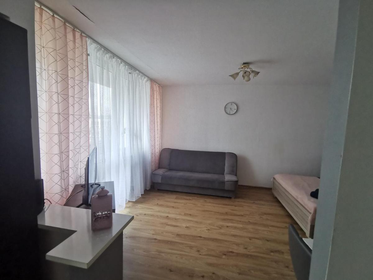 Kawalerka Z Balkonem 27 Apartment เชสโตฮอวา ภายนอก รูปภาพ